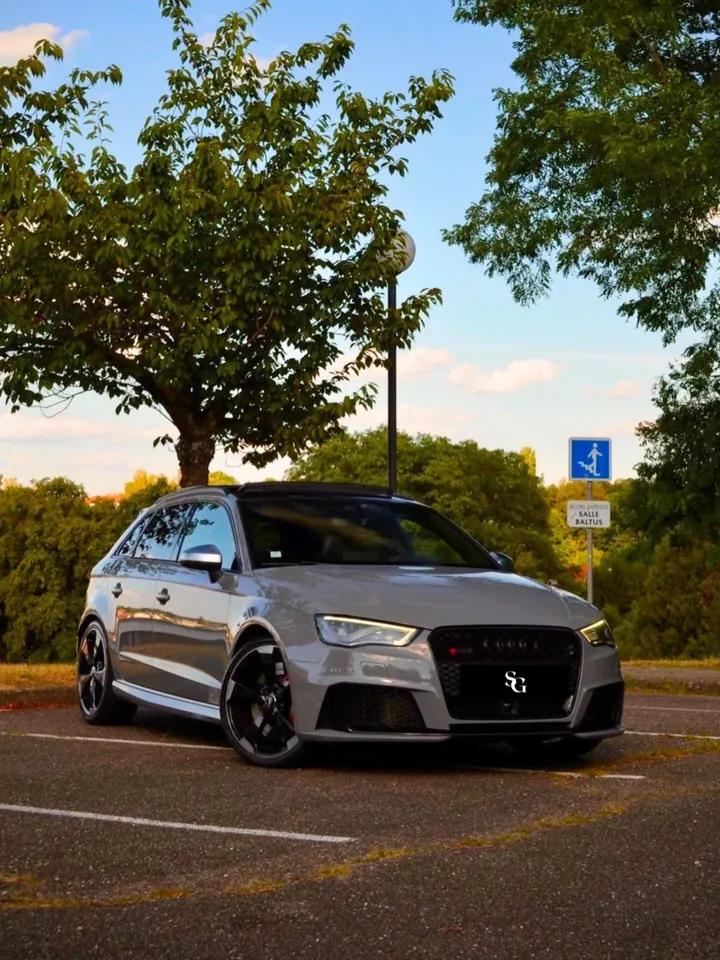 Audi RS3 Sportback grise